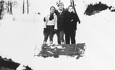 Warren E. Burger stands between Theo “Betty” Blackmun (left) and his future wife, Elvera Stromberg (right), 1933.